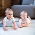 5 Tanda Ibu Hamil Anak Kembar