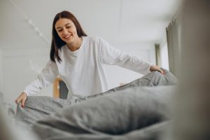 Read more about the article Gak Perlu ke Laundry, Ini Cara Mencuci Bed Cover yang Praktis