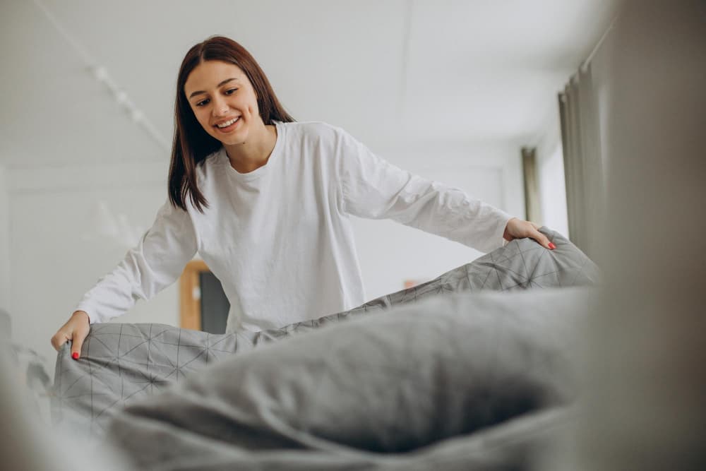 Read more about the article Gak Perlu ke Laundry, Ini Cara Mencuci Bed Cover yang Praktis